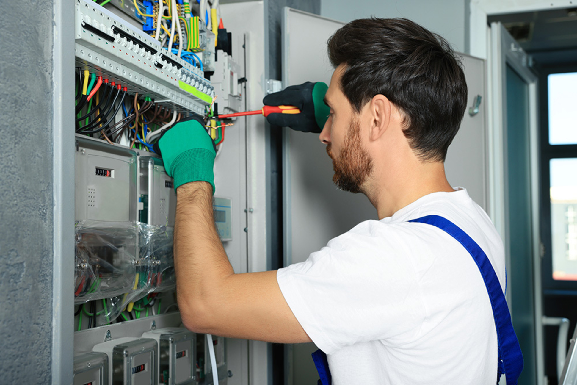 Nieder­spannungs­anlagen bei Elektro Degel GmbH in Schloßvippach